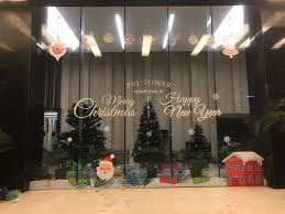 Chia Sẻ Kinh Nghiệm Trang Trí Cửa Nhôm Kính Cho Mùa Lễ Giáng Sinh 2024 9 trang tri noel 4